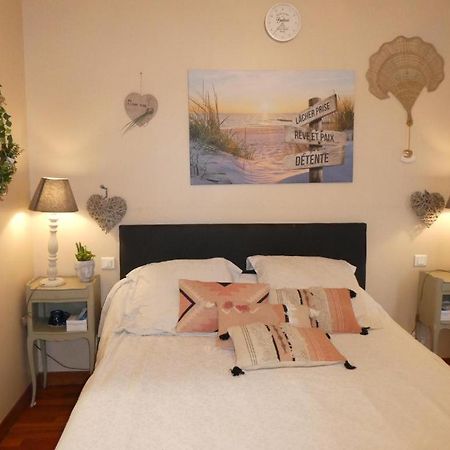 Chambre Le Mas D'Adelice Taulignan Bagian luar foto