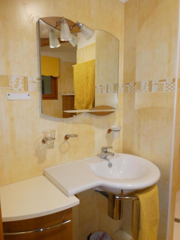 Chambre Le Mas D'Adelice Taulignan Bagian luar foto