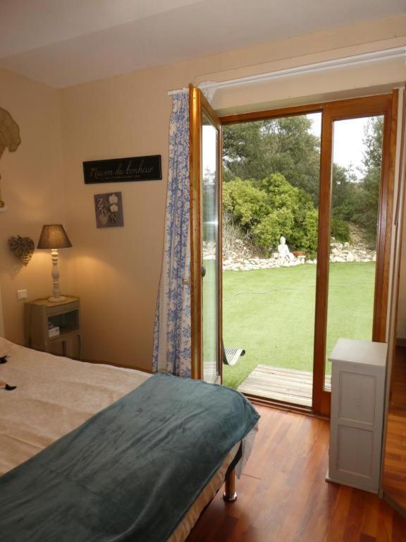 Chambre Le Mas D'Adelice Taulignan Bagian luar foto
